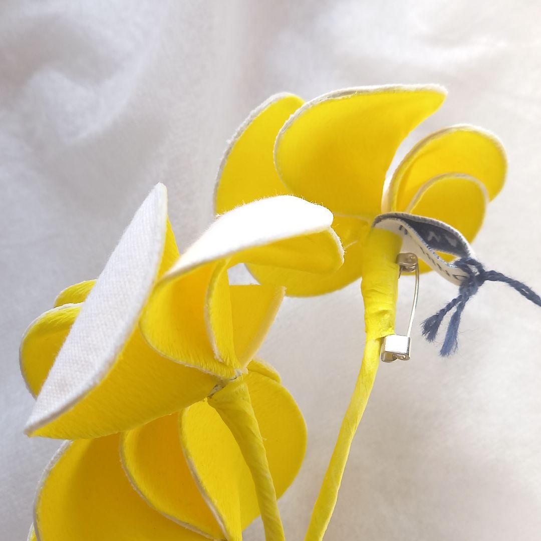 未使用 コサージュピンブローチ ホワイトイエロー マディソンブルー アクセサリー