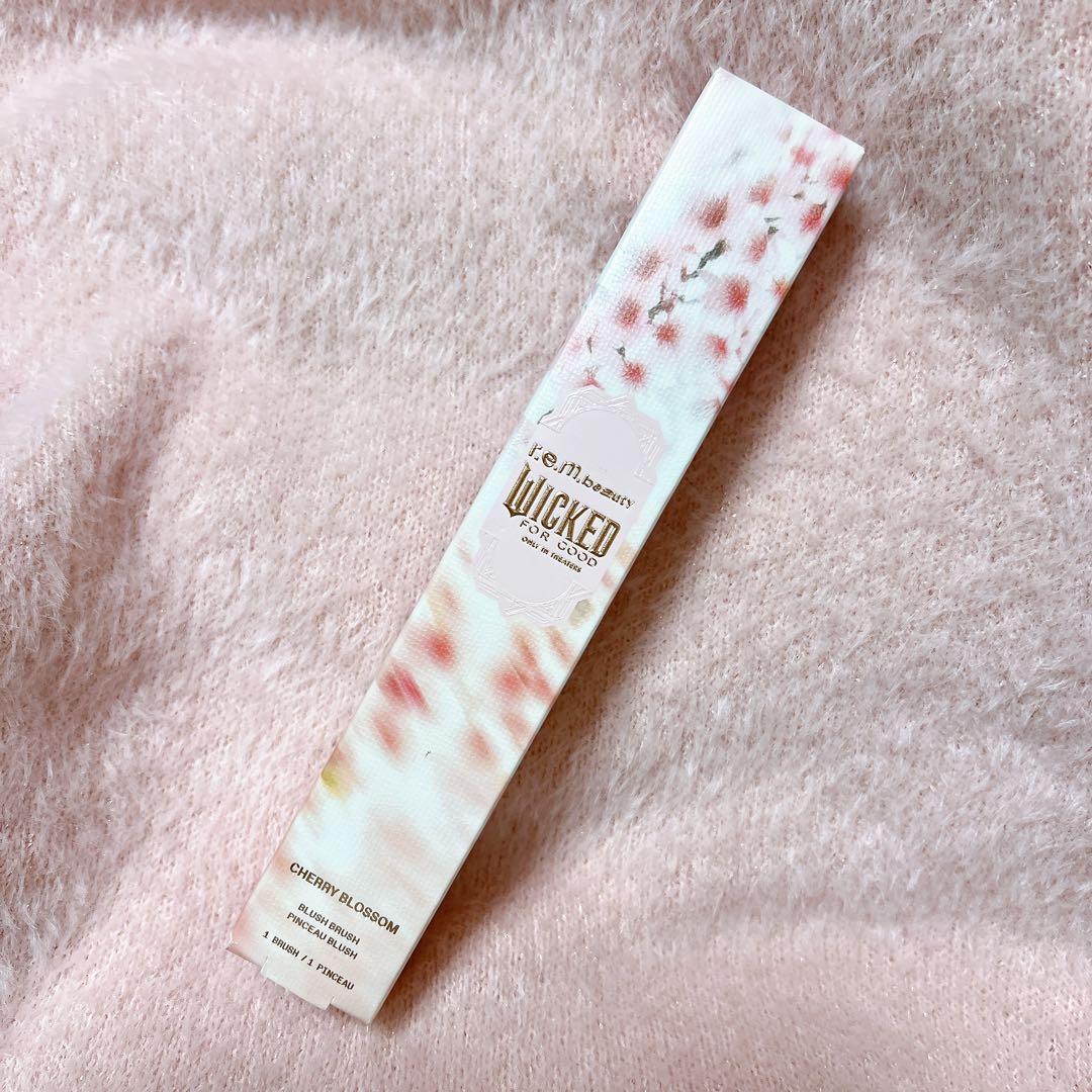 【新春セール】限定 rem beauty×WICKED ウィキッド チークブラシ