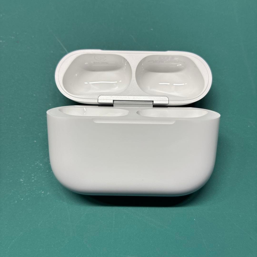 AirPods pro 3 ケース付き