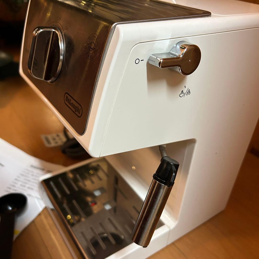 デロンギ　エスプレッソマシン　 ECP3220J-W