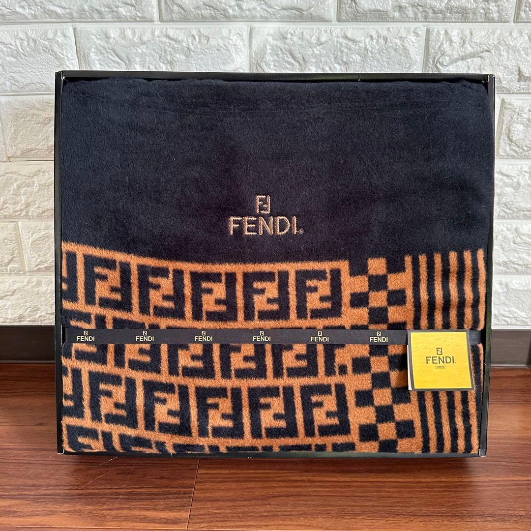 未使用 FENDI 綿毛布 ズッカ柄 ブラック×ブラウン 140×210