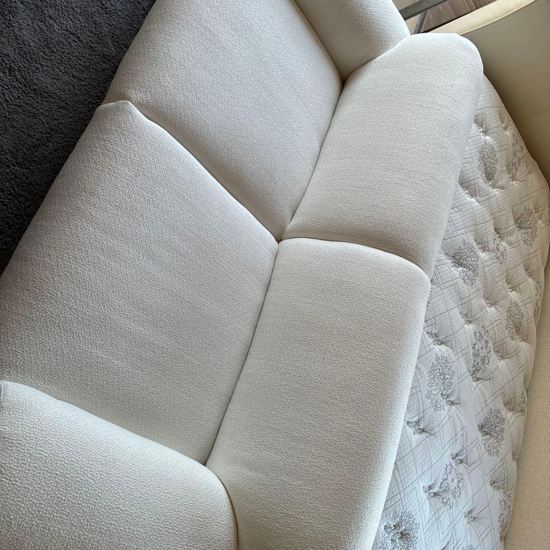 大塚家具ホワイトファブリックソファ モダンデザイン