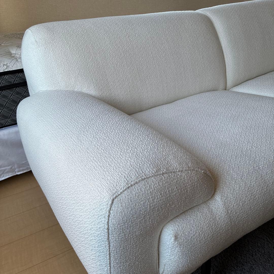大塚家具ホワイトファブリックソファ モダンデザイン