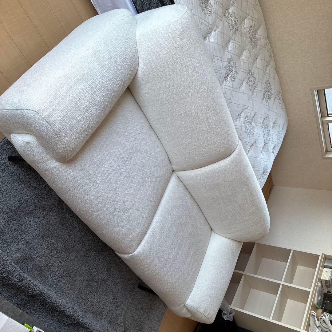 大塚家具ホワイトファブリックソファ モダンデザイン