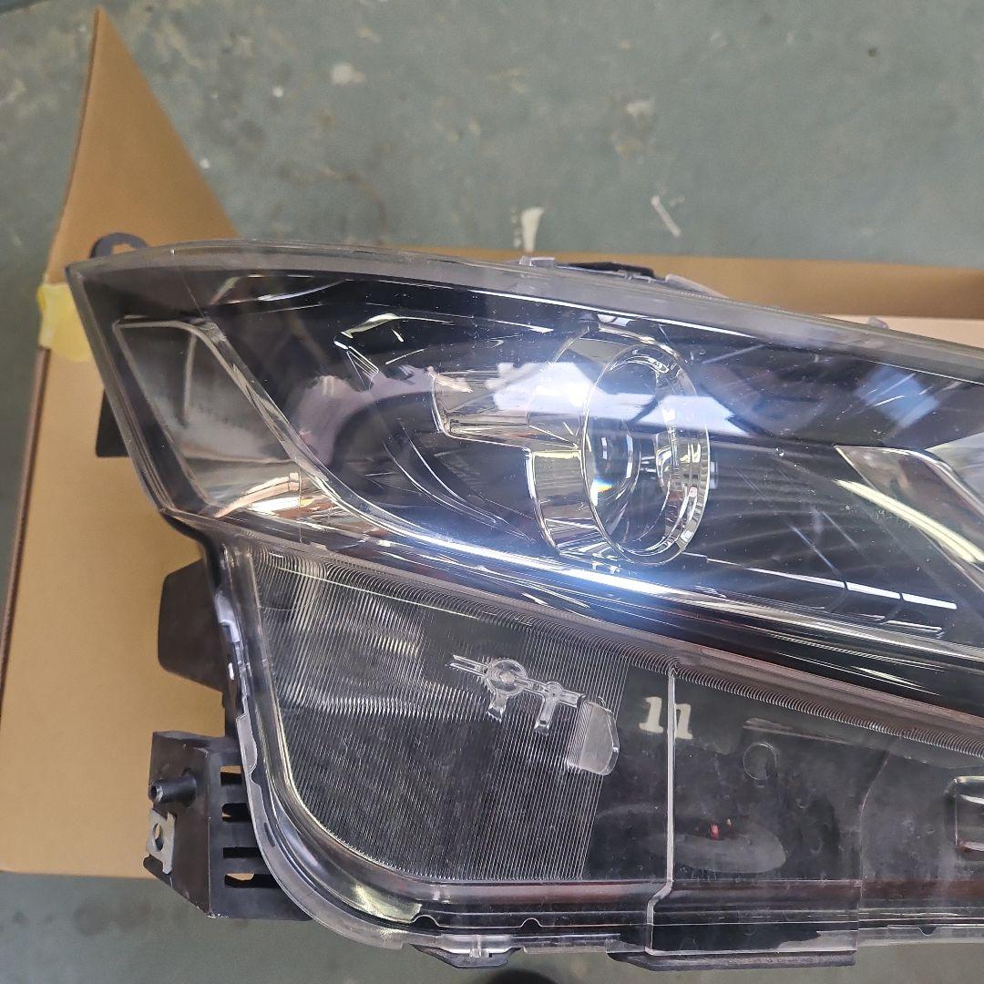 セレナ　C27 右ヘッドライト　美品
