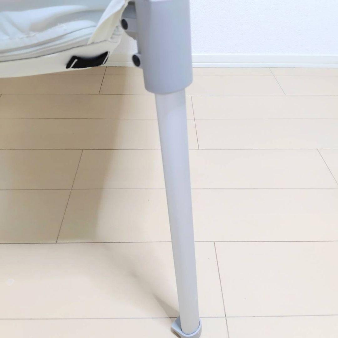 Combi ベビーベッド ホワイト　ベージュ　メッシュ サイドパネル　トモネル