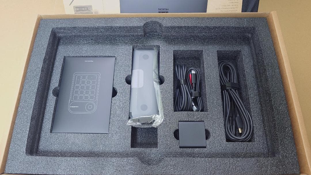 【新品未使用】　HUION Kamvas Pro 19　液晶ペンタブレット