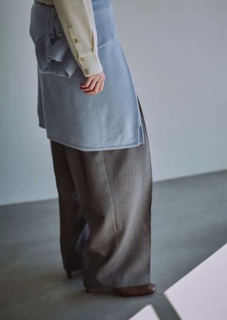 パンツ BISOWN MIDDLEWOOL DEEPTUCK TROUSERS