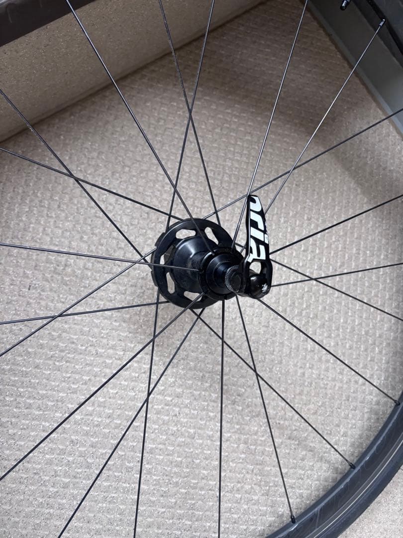 Vittoria ELUSION NERO シマノフリー 前後700cホイール