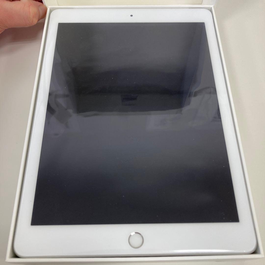 Apple iPad Wi-Fi + Cellular 32GB シルバー