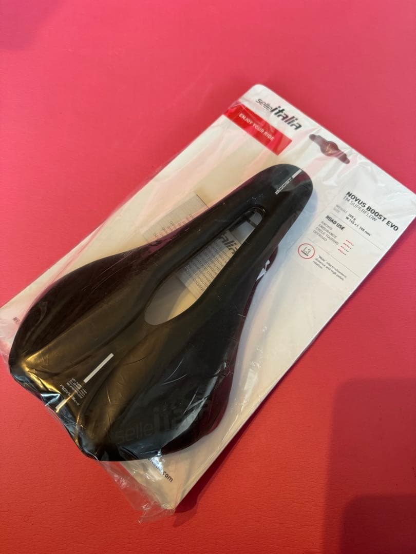 セライタリア Novus Boost EVO サドル +レックマウント