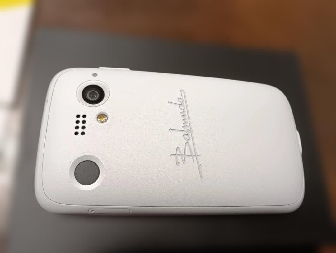 バルミューダフォン　BALMUDA PHONE　ホワイト　美品です
