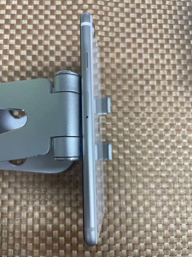 iPhone SE 第3世代 64 GB スターライトSIMフリー【8694】