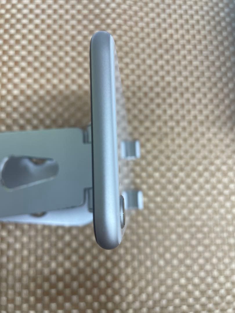 iPhone SE 第3世代 64 GB スターライトSIMフリー【8694】