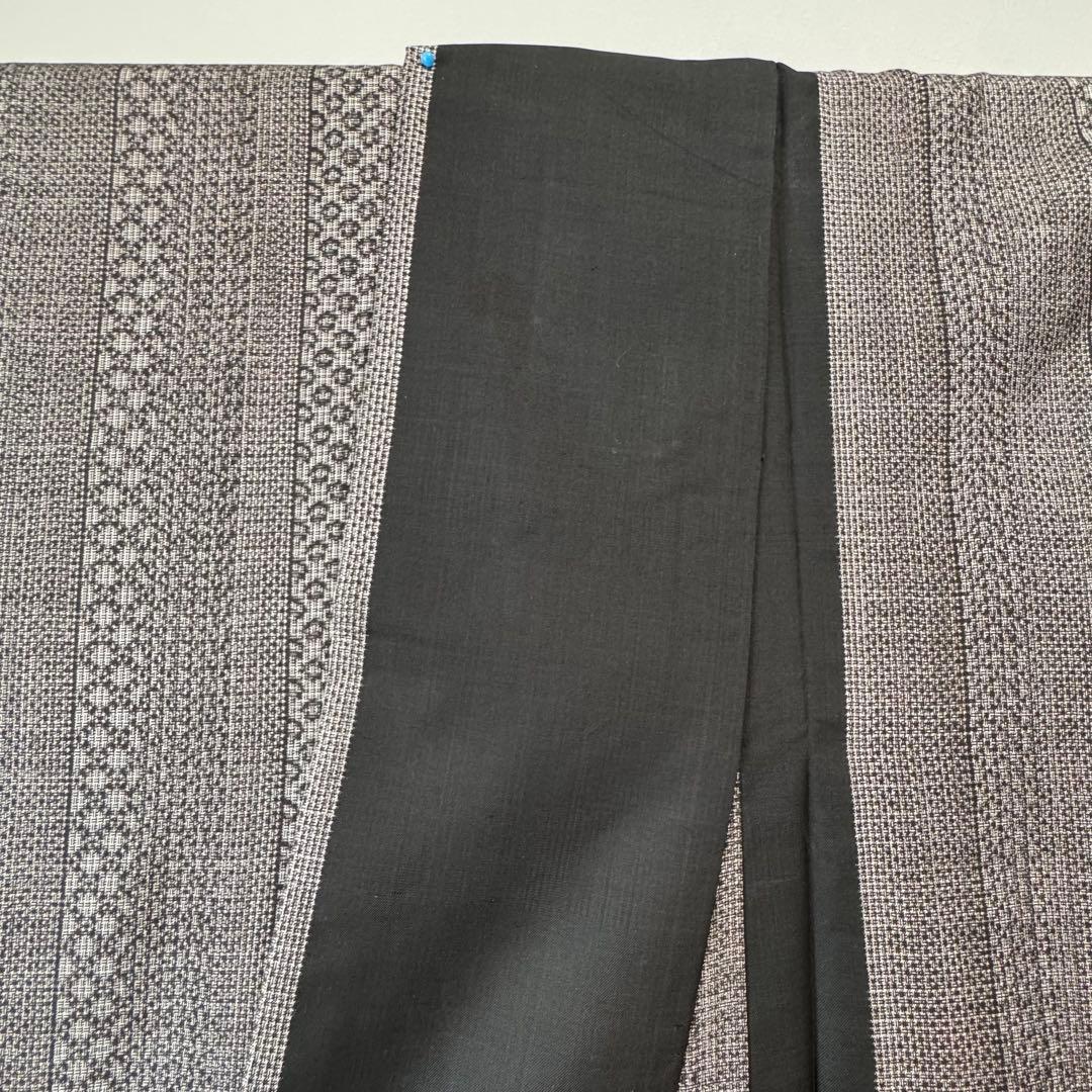 超美品　着物　本場大島紬 縦横　割込絣　正絹　泥染　シンプル　モダン　162