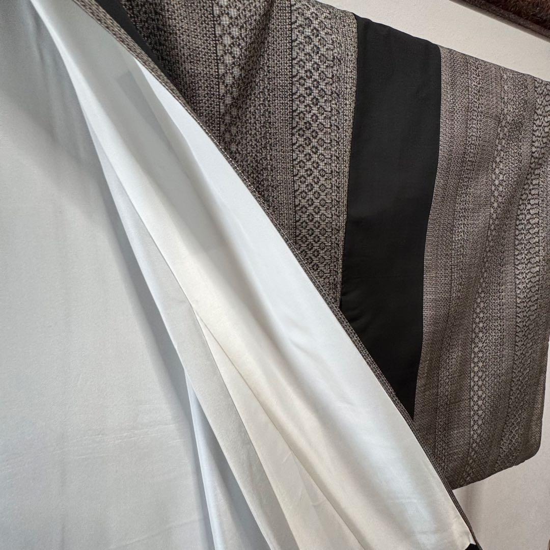 超美品　着物　本場大島紬 縦横　割込絣　正絹　泥染　シンプル　モダン　162