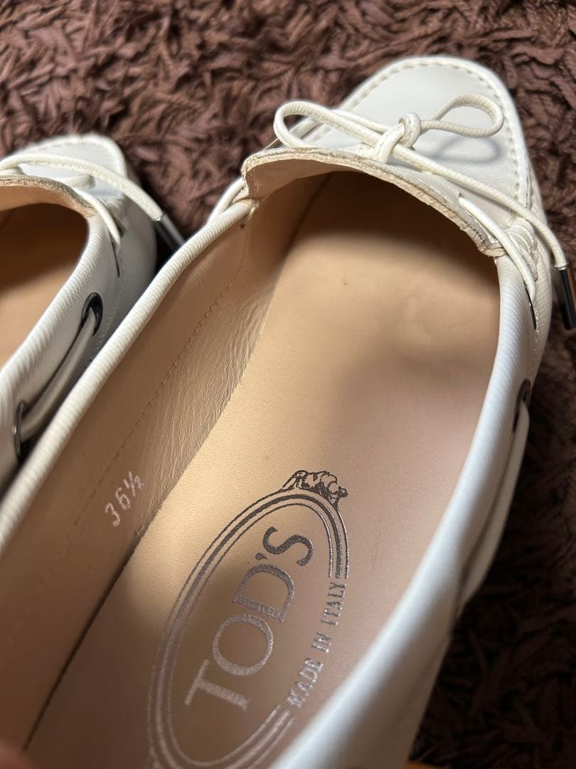 TOD'S ホワイト モカシン