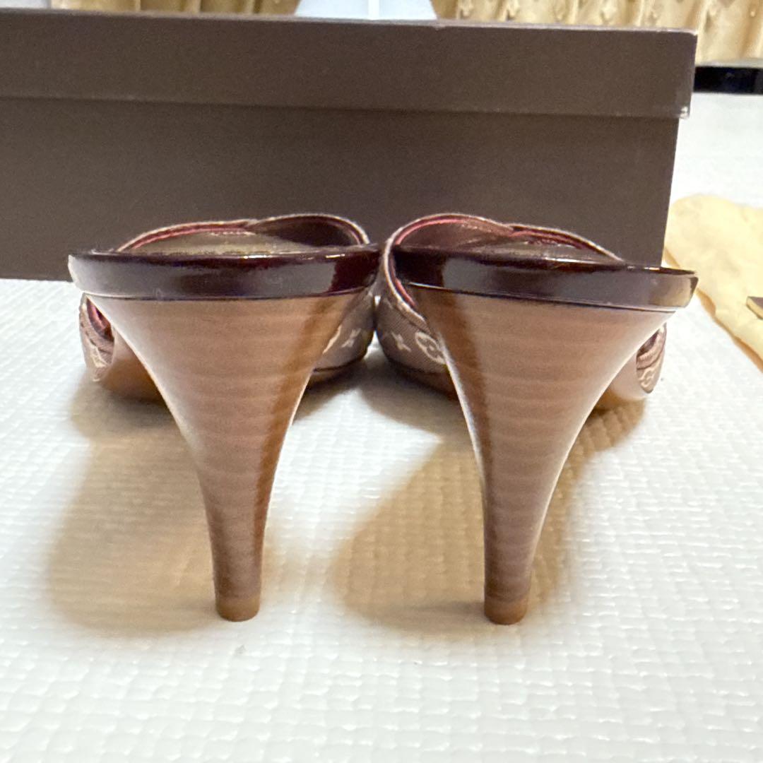 LOUIS VUITTON ブラウン クロスストラップミュール