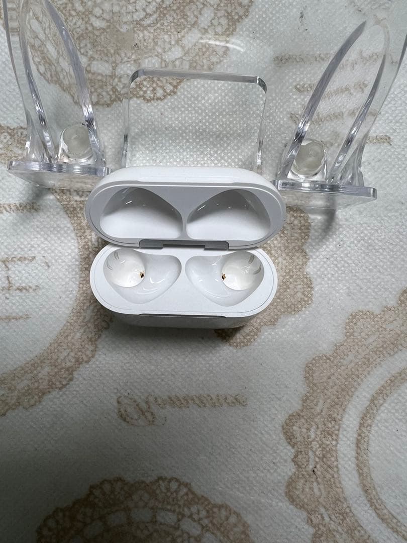 AirPods 4 本体 ホワイト