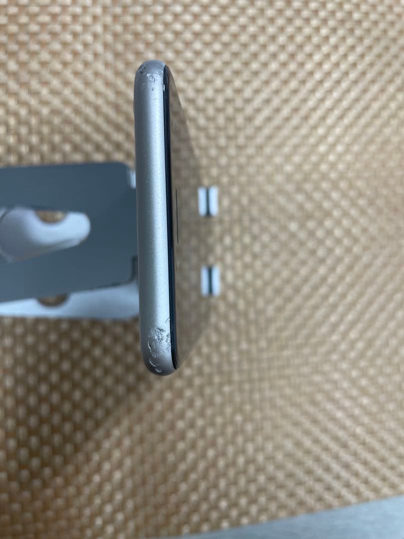 iPhone SE 第3世代 64 GB スターライトSIMフリー【7058】