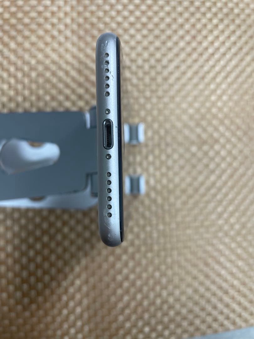 iPhone SE 第3世代 64 GB スターライトSIMフリー【7058】