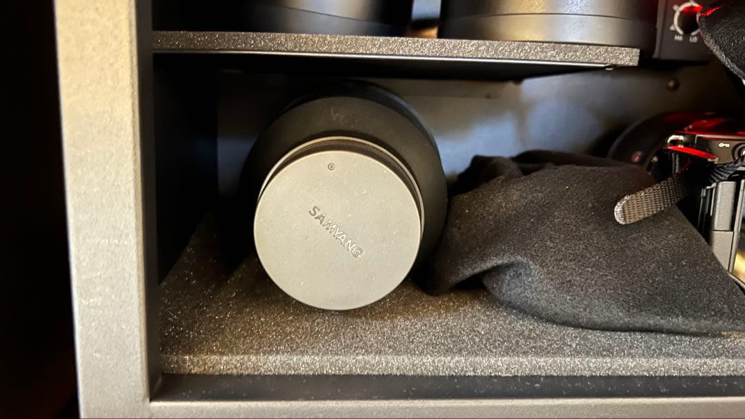 値下げ！！SAMYANG AF 135mm F1.8 FE レンズ