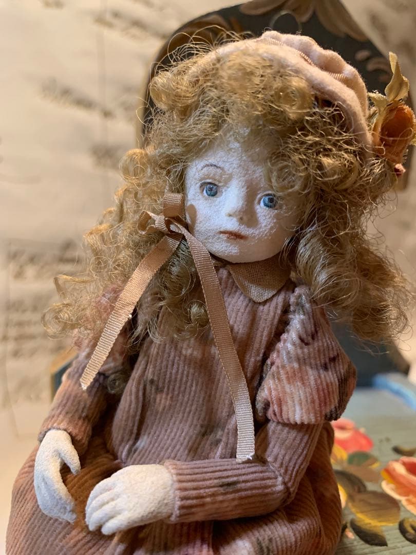 イギリス製アンティーク　女性作家の赤毛のアンの人形！ずっーと座ってますが可愛い！