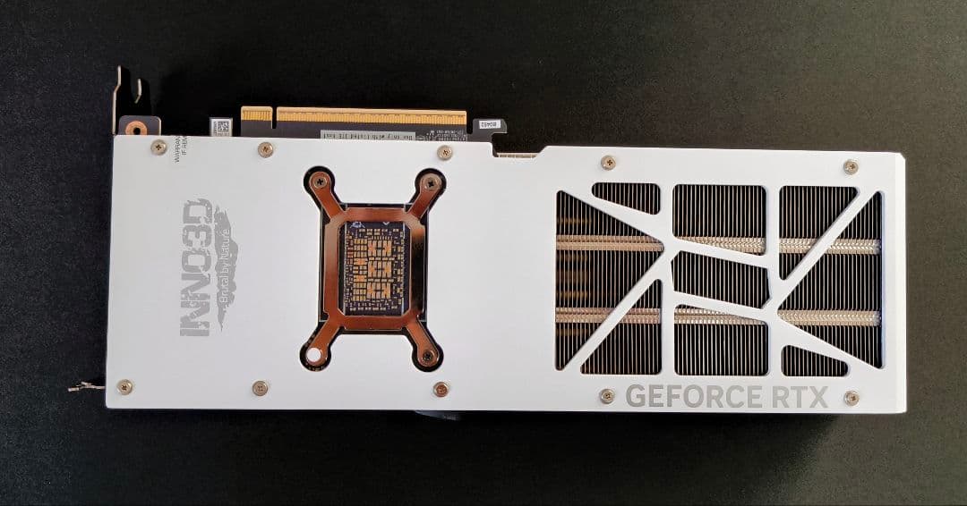 グラフィックボード・グラボ・ビデオカード INNO3D GeForce RTX 5070 Ti X3 OC WHITE