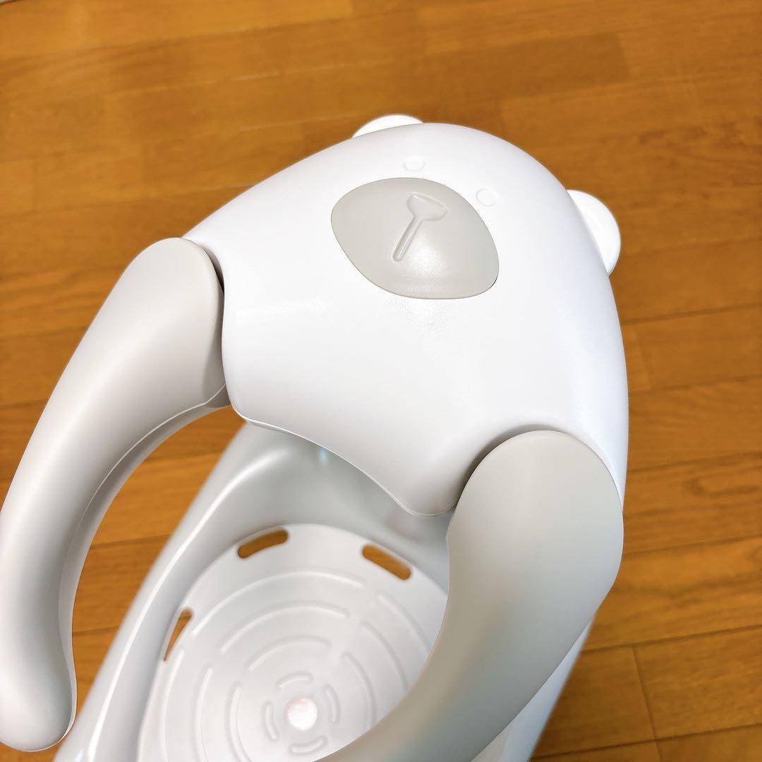 ベビーバスチェア クマの形状 ホワイト