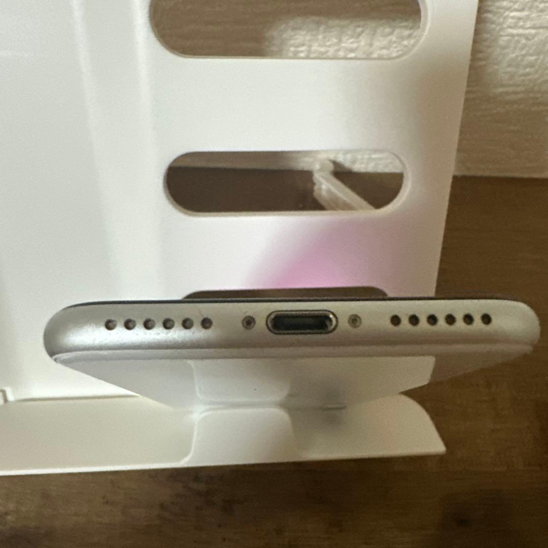 米*助様 iPhone SE（第2世代）64GB SIMフリー バッテリー84％