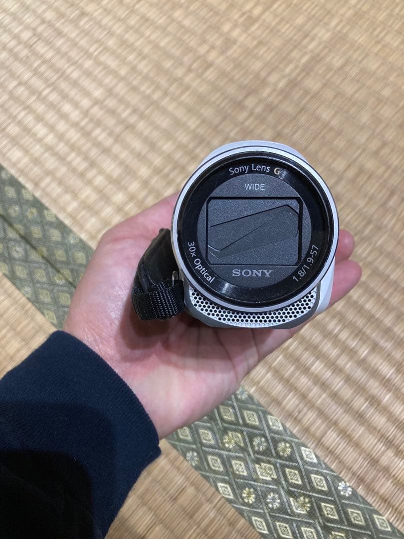 SONY HDR-CX670 ビデオカメラ バッテリー×3・充電器・入れ物付き