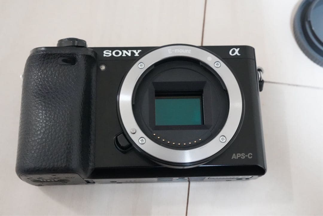 SONY α 6000 ボディ、純正バッテリー、純正バッテリーチェンジャー