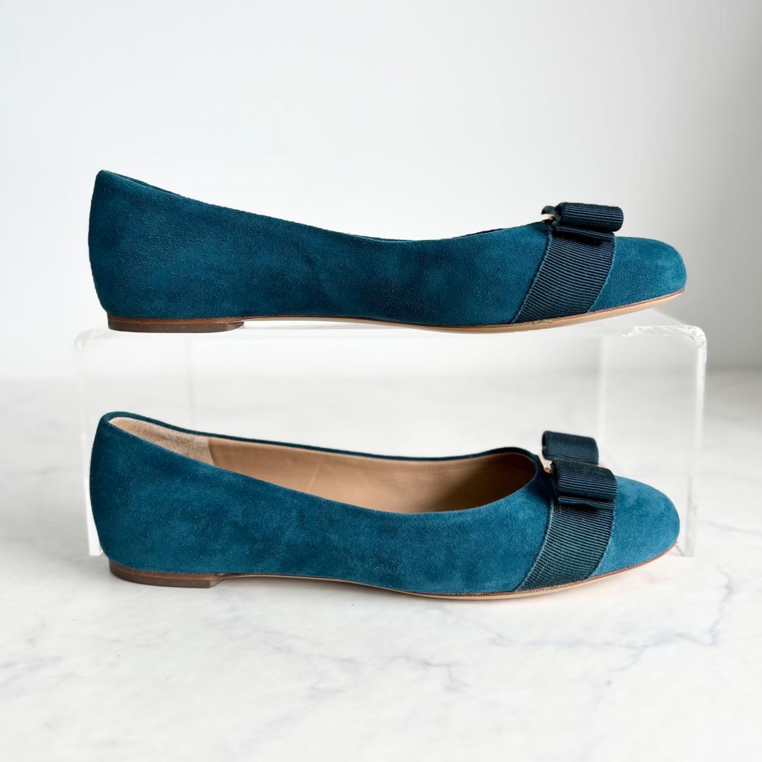 極美品 フェラガモ 6D ヴァリナ ヴァラリボン フラットパンプス グリーン 金