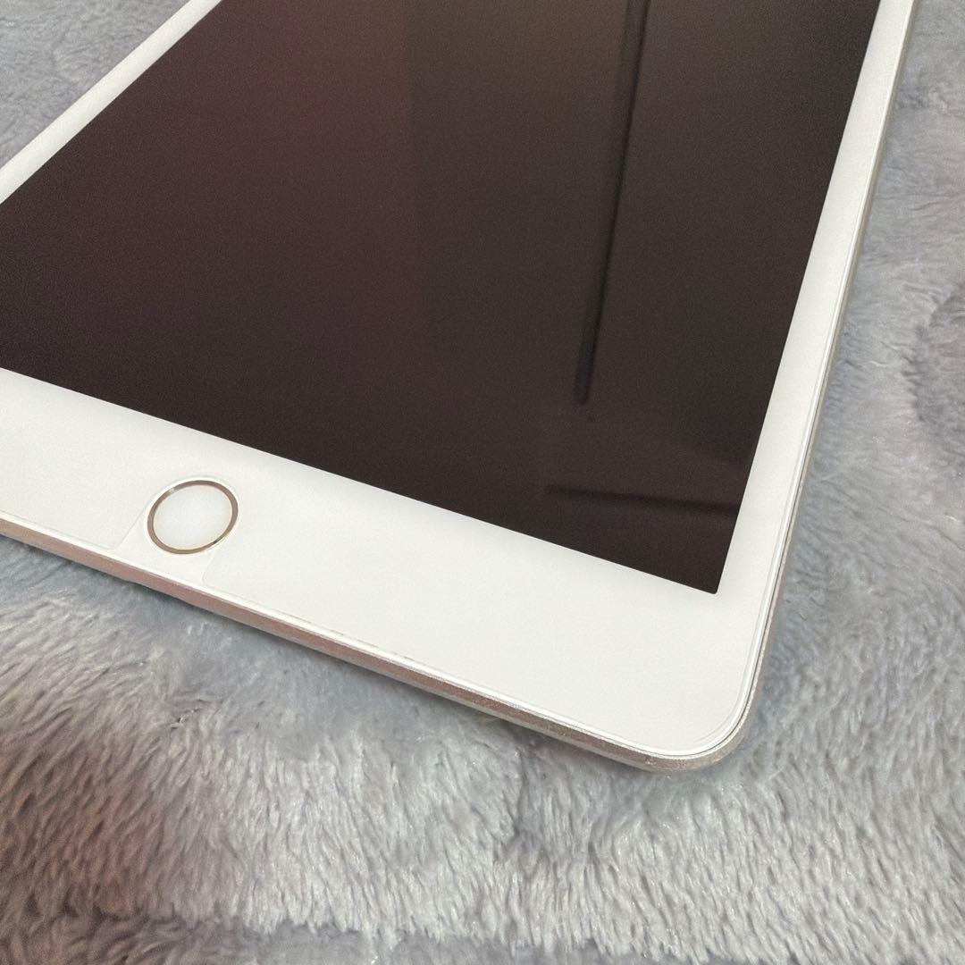 Apple iPad シルバー 本体 箱付き　第五世代