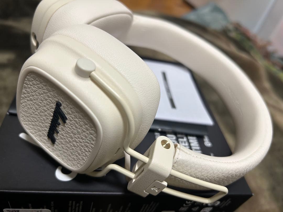 Marshall Major ５ Ⅴワイヤレスヘッドホン ホワイト