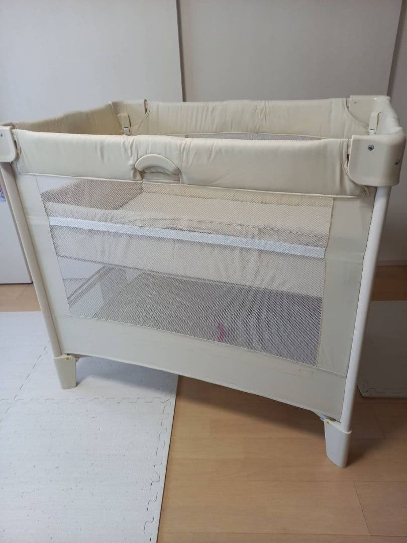 Aprica ココネルエアー　クリーム色 メッシュ ベビーベッド 折りたたみ式