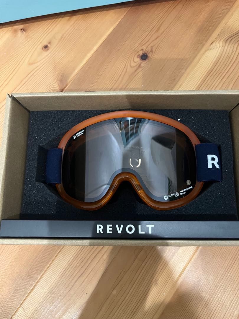 美品　REVOLT SUPER LIGHT FRAME ゴーグル　調光