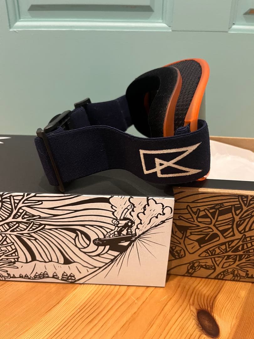 美品　REVOLT SUPER LIGHT FRAME ゴーグル　調光