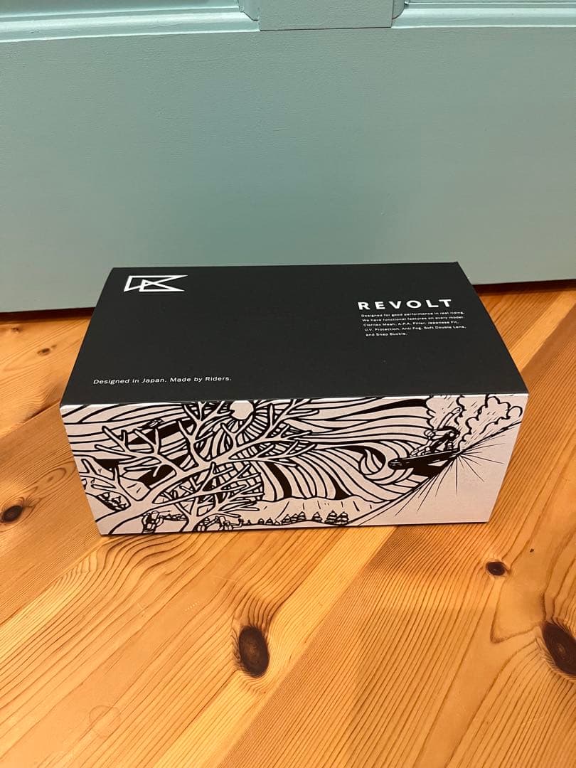 美品　REVOLT SUPER LIGHT FRAME ゴーグル　調光