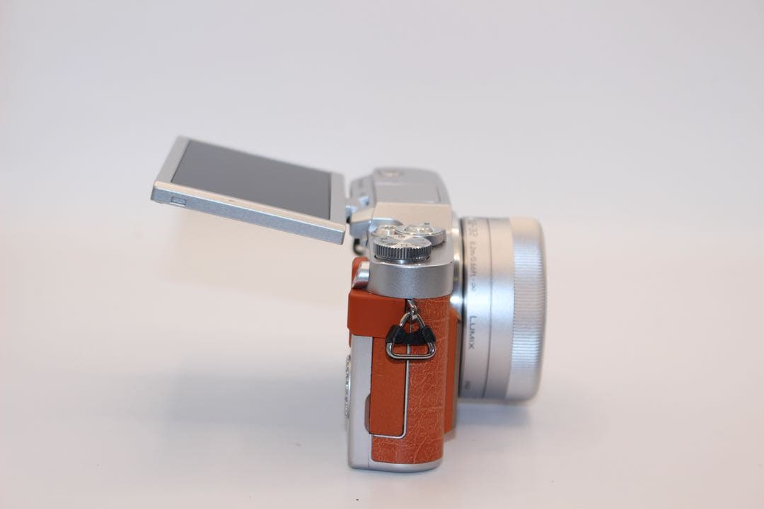 ★お買い得！新品級ショット数33回★ LUMIX DC-GF10 レンズキット