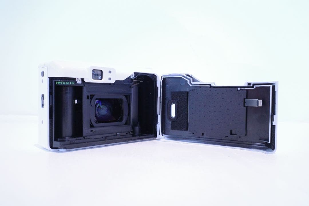 FUJIFILM NATURA CLASSICA コンパクトカメラ　ホワイト