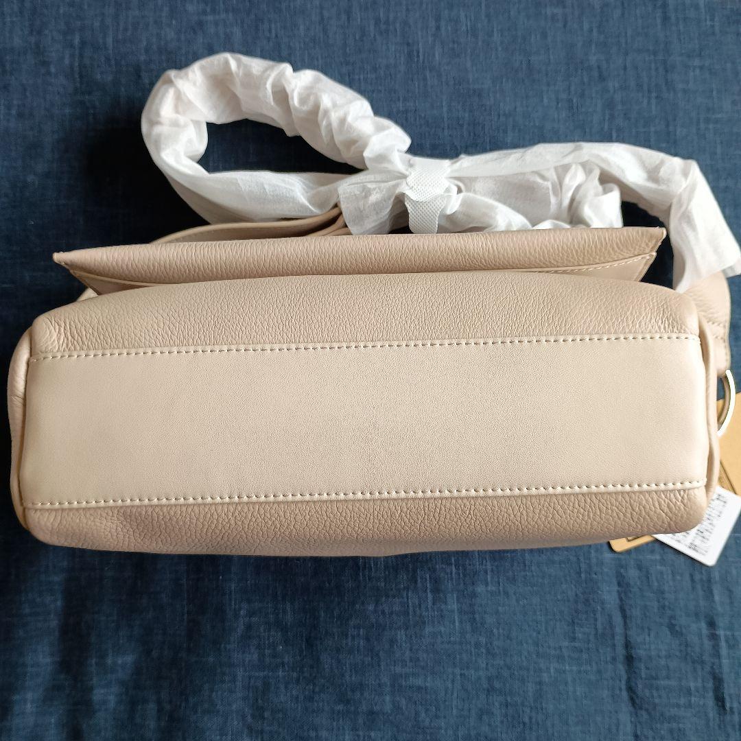 新品タグ付き】BEARDSLEY ビアズリー レザーボディバッグ　ベージュ