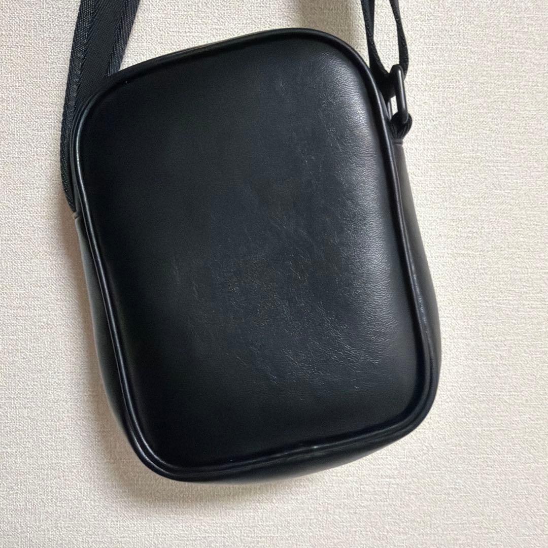 ブラック ショルダーバッグ Dロゴ　新品