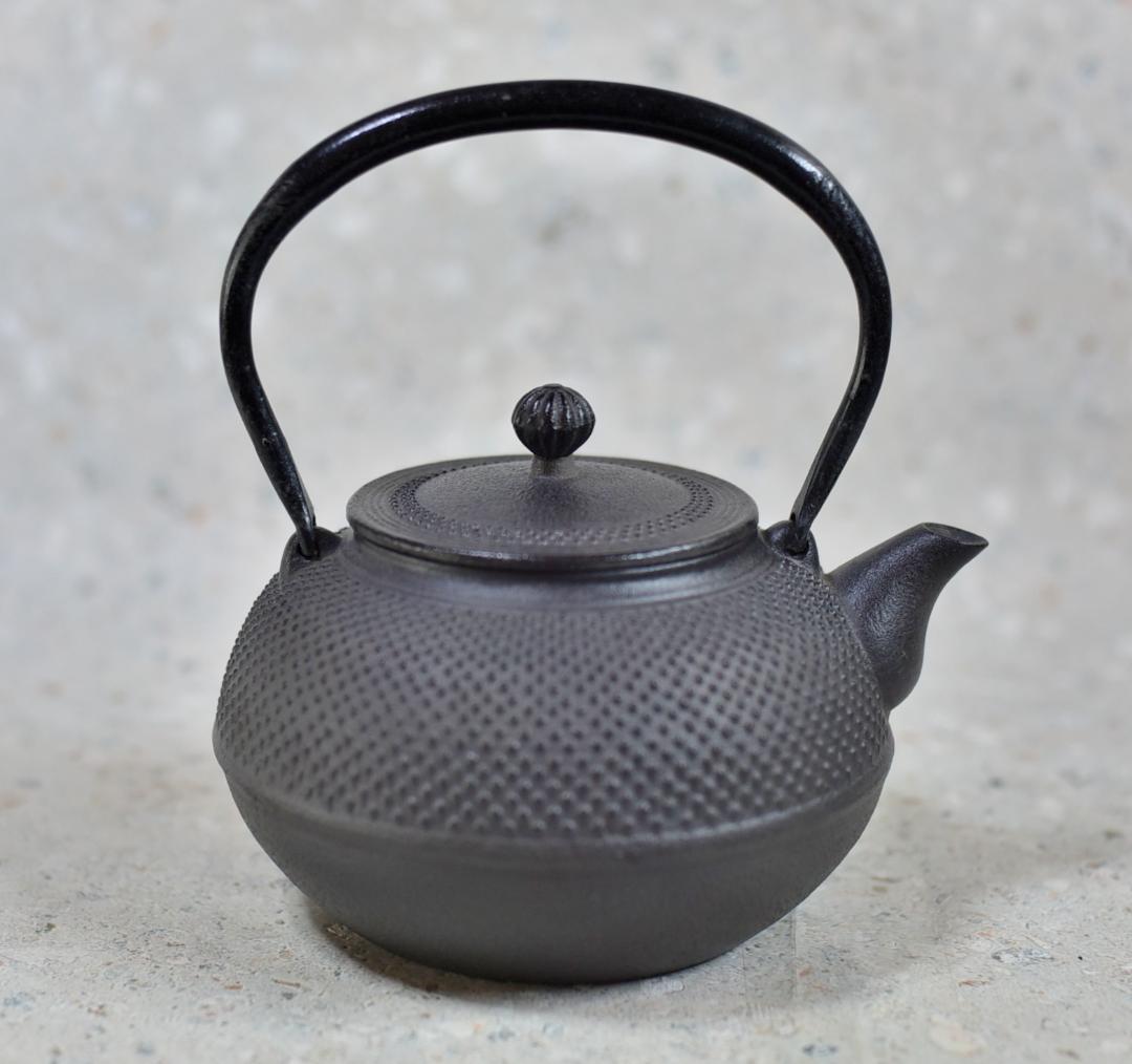 値下げ、南部鉄瓶丸アラレ池永造【極上品】元箱入り　囲炉裏/お茶道具　台所用品