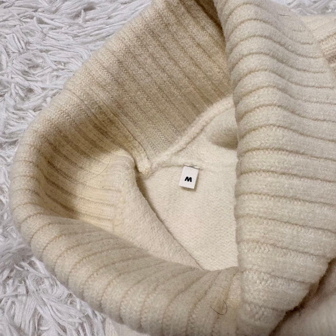 AMI PARIS ハートロゴ タートルネックニット M 厚手 ワンポイントロゴ