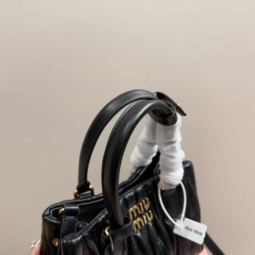 ブラック ショルダーバッグ