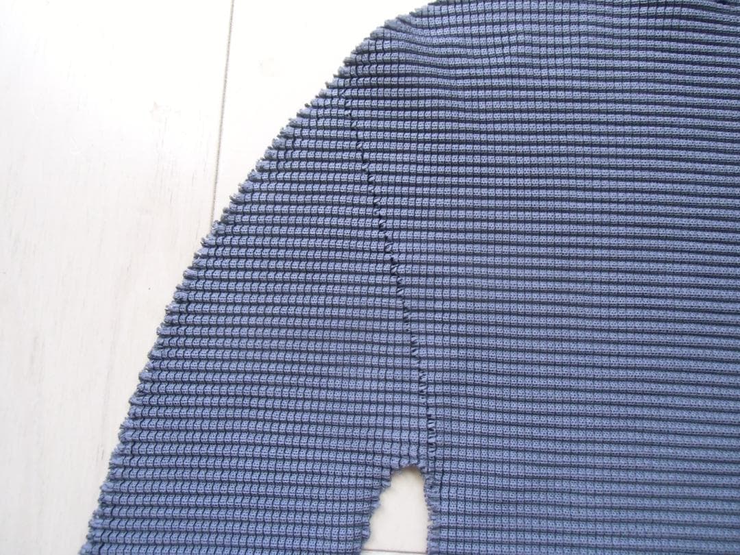 値下中【ME ISSEY MIYAKE】ストレッチプリーツハイネック長袖トップ