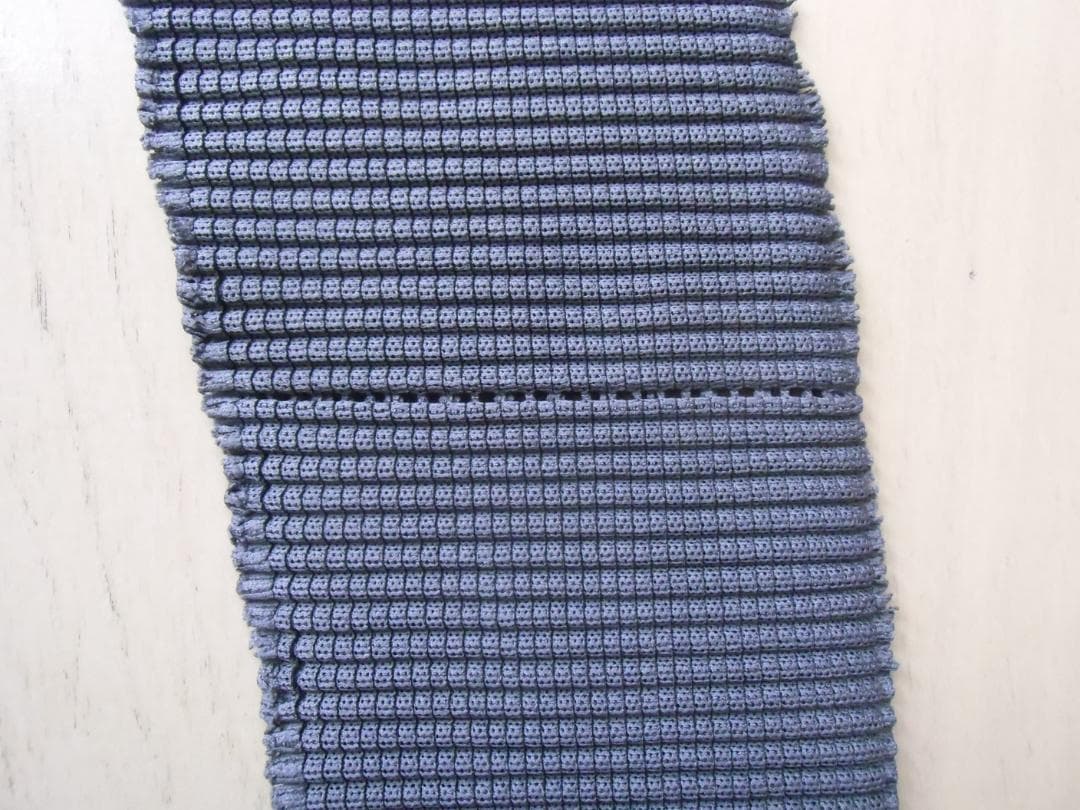 値下中【ME ISSEY MIYAKE】ストレッチプリーツハイネック長袖トップ