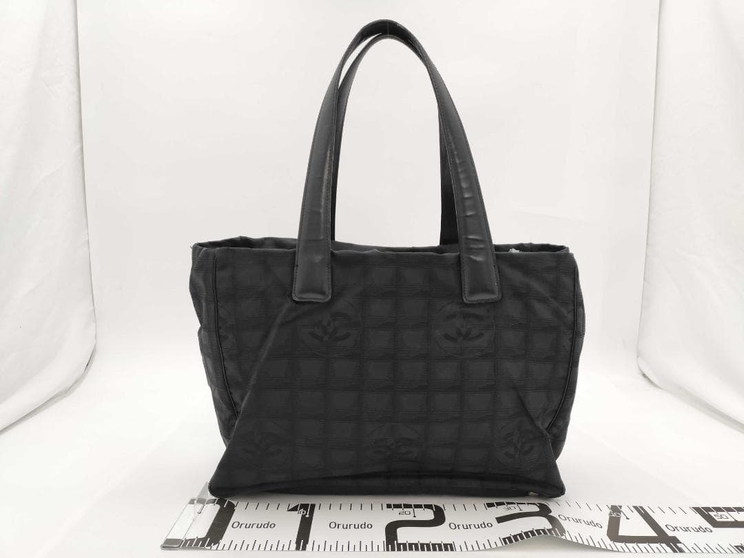 CHANEL シャネル のニュートラベルラインのトートバッグシリアルあり