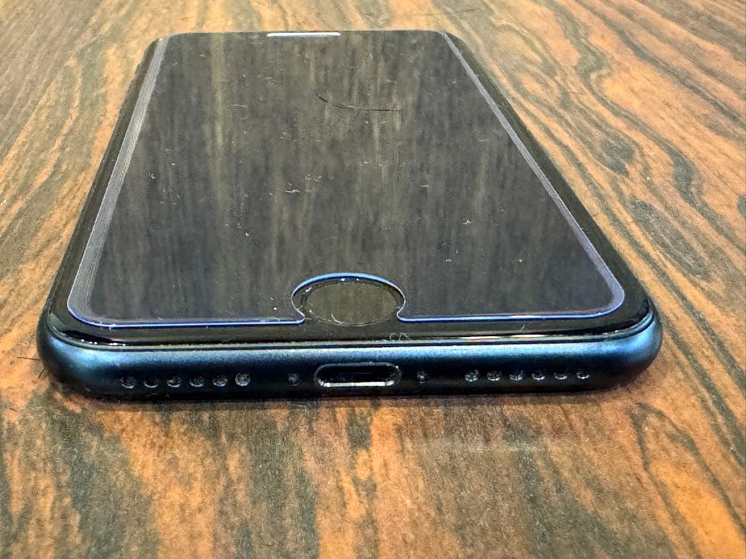 1794 Apple iPhone SE3 ブラック バッテリー100%